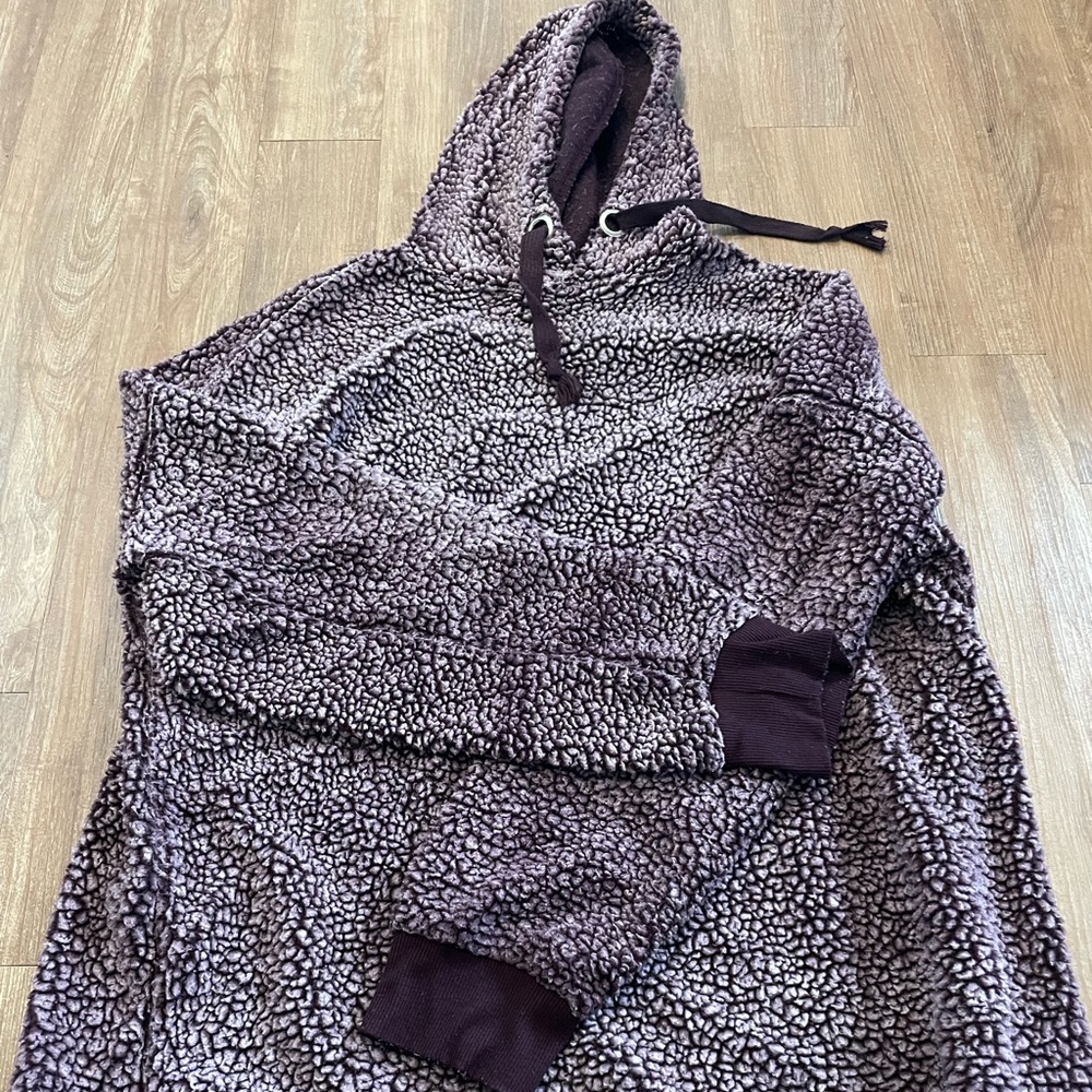 Fuzzy, furry, purple sweatshirt SHERPA
